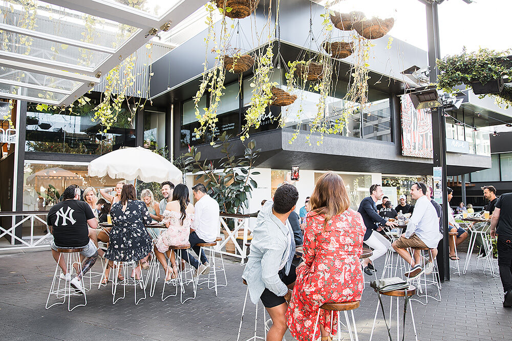 People_sitting_around_tables_at_a_restaurant