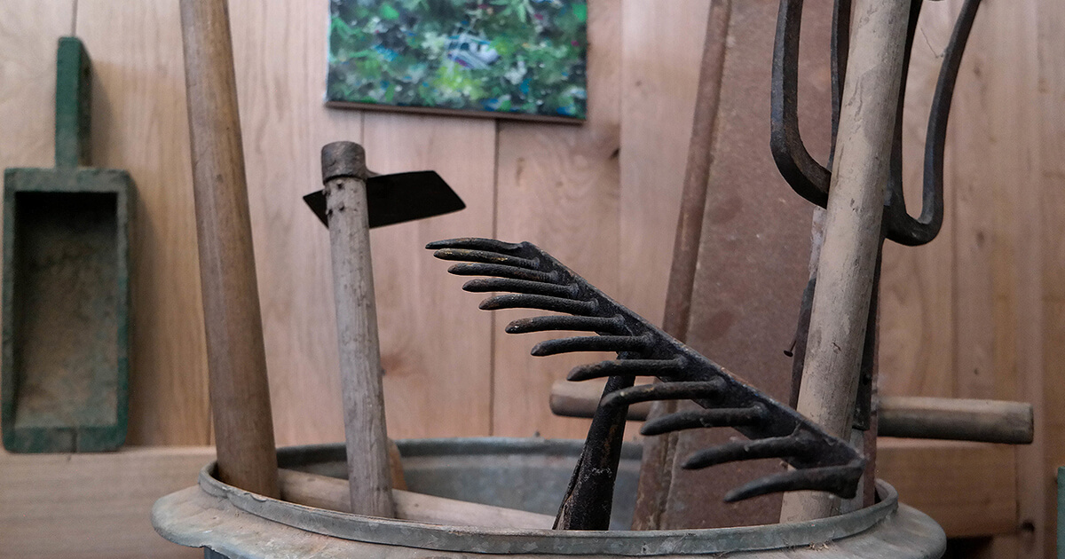 long handle garden tools to pack for moving