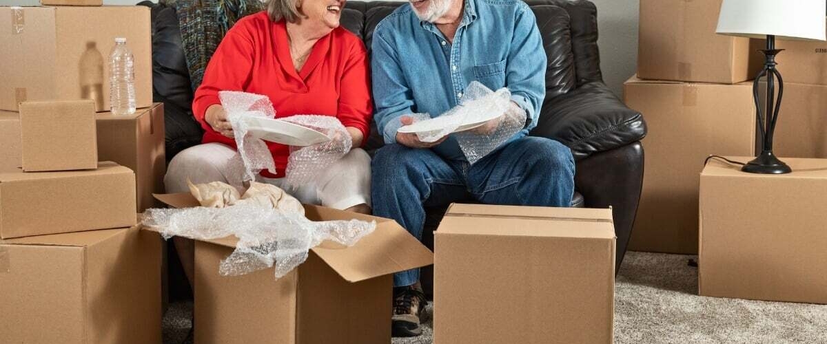 How to downsize when moving: 10 tips for minimising & decluttering banner image