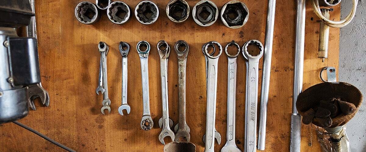 How to pack garage tools for moving banner image