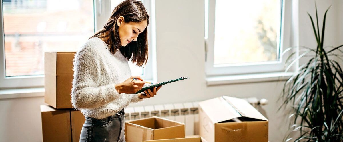 Can I have electricity in two houses while moving? banner image