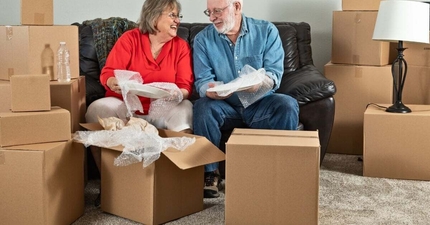 Thumbnail: How to downsize when moving: 10 tips for minimising & decluttering