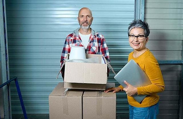 Retiree downsizing: Streamline your life with these essential tips banner image